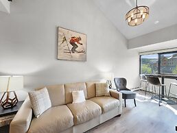 Studio with Prime Location in Heart of Center Village - CJ303 by Redaw