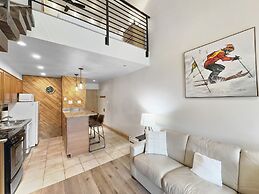 Studio with Prime Location in Heart of Center Village - CJ303 by Redaw