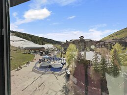 Studio with Prime Location in Heart of Center Village - CJ303 by Redaw