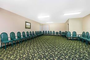 Sky-Palace Inn & Suites Wichita East