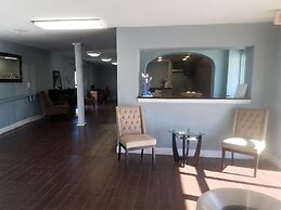 Sky-Palace Inn & Suites Wichita East