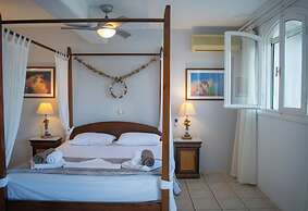 Holiday Sunset Villa Above the Beach