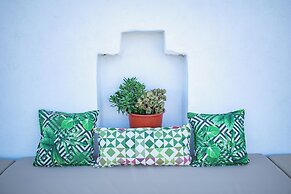 Holiday Sunset Villa Above the Beach