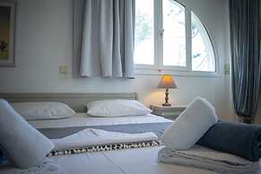 Holiday Sunset Villa Above the Beach