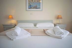 Holiday Sunset Villa Above the Beach