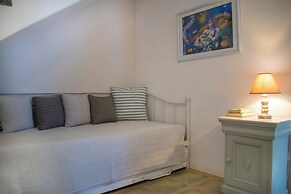 Holiday Sunset Villa Above the Beach