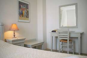 Holiday Sunset Villa Above the Beach