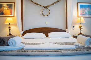 Holiday Sunset Villa Above the Beach