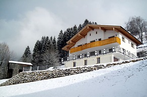 Villa Sonnenterrasse in Tyrol - Skiinghiking Area Hochzillertal Kalten