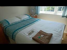 Room in Guest Room - Double With Shared Bathroom Sleeps 1-2 Located 5 