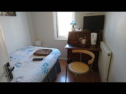 Room-tiny Single Shared Bathroom Room ss