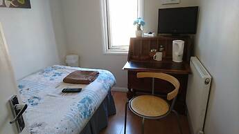 Room-tiny Single Shared Bathroom Room ss