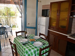 Villa With Shady Garden and air Conditioning in Torre Dell'orso