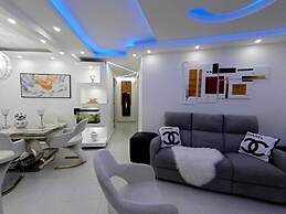 Luxurious Apartment 4to Level With Security Camera