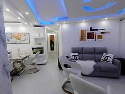 Luxurious Apartment 4to Level With Security Camera