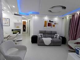 Luxurious Apartment 4to Level With Security Camera