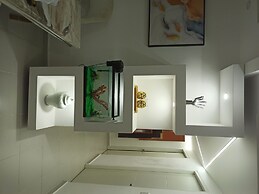 Luxurious Apartment 4to Level With Security Camera