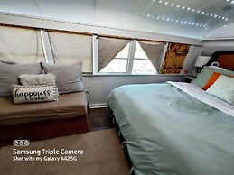 Bruiser Cozy Riverfront School Bus Pet Friendly
