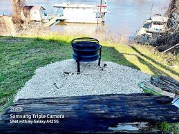 Bruiser Cozy Riverfront School Bus Pet Friendly
