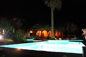 Romantic Puerto Banus Villa, Sea Mountain Views