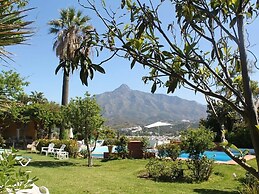 Romantic Puerto Banus Villa, Sea Mountain Views
