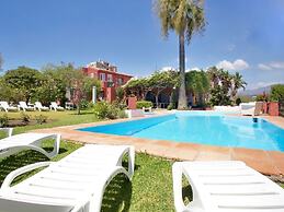 Romantic Puerto Banus Villa, Sea Mountain Views