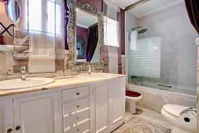 Romantic Puerto Banus Villa, Sea Mountain Views