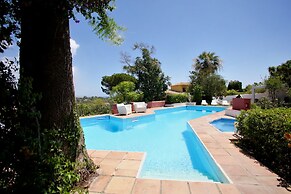 Romantic Puerto Banus Villa, Sea Mountain Views