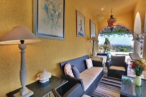 Romantic Puerto Banus Villa, Sea Mountain Views