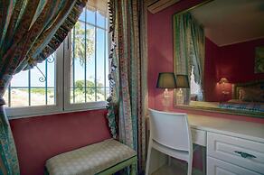 Romantic Puerto Banus Villa, Sea Mountain Views