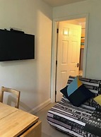 Small Modern Comfortable 2 Bedroom Apartment - Cmyr