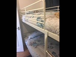 Small Modern Comfortable 2 Bedroom Apartment - Cmyr