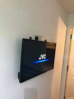 Small Modern Comfortable 2 Bedroom Apartment - Cmyr