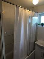 Small Modern Comfortable 2 Bedroom Apartment - Cmyr