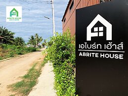 Tiny House on Koh Lanta Only 2 Mins Walk to the Beach