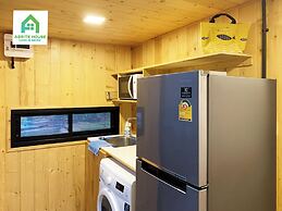 Tiny House on Koh Lanta Only 2 Mins Walk to the Beach