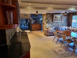 Savoy Lodge With Breakfast Included - Budget Standard Double Room 3