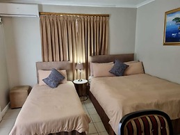 Savoy Lodge With Breakfast Included - Budget Standard Double Room 3