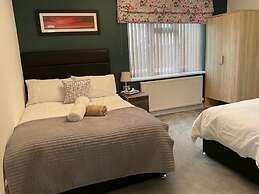 Room in Guest Room - Family Room With Private Bathroom