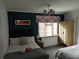 Room in Guest Room - Family Room With Private Bathroom