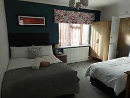 Room-family Room With Private Bathroom