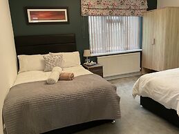 Room-family Room With Private Bathroom