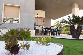 Villa Linda by the sea in South Sicily