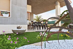 Villa Linda by the sea in South Sicily