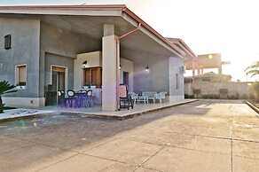 Villa Linda by the sea in South Sicily