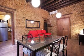 Stylish Gothic Apartment In El Born