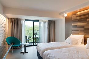 Shefayim Hotel