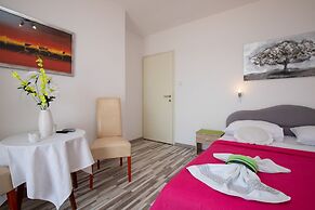 Seaview Apartment Paula 6 300m From Sea