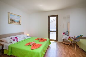 Seaview Apartment Paula 6 300m From Sea