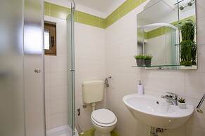 Seaview Apartment Paula 6 300m From Sea